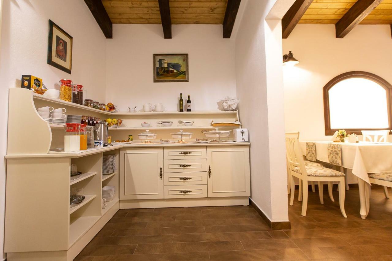 Ave, Alba! Hotel Alba Iulia Eksteriør billede