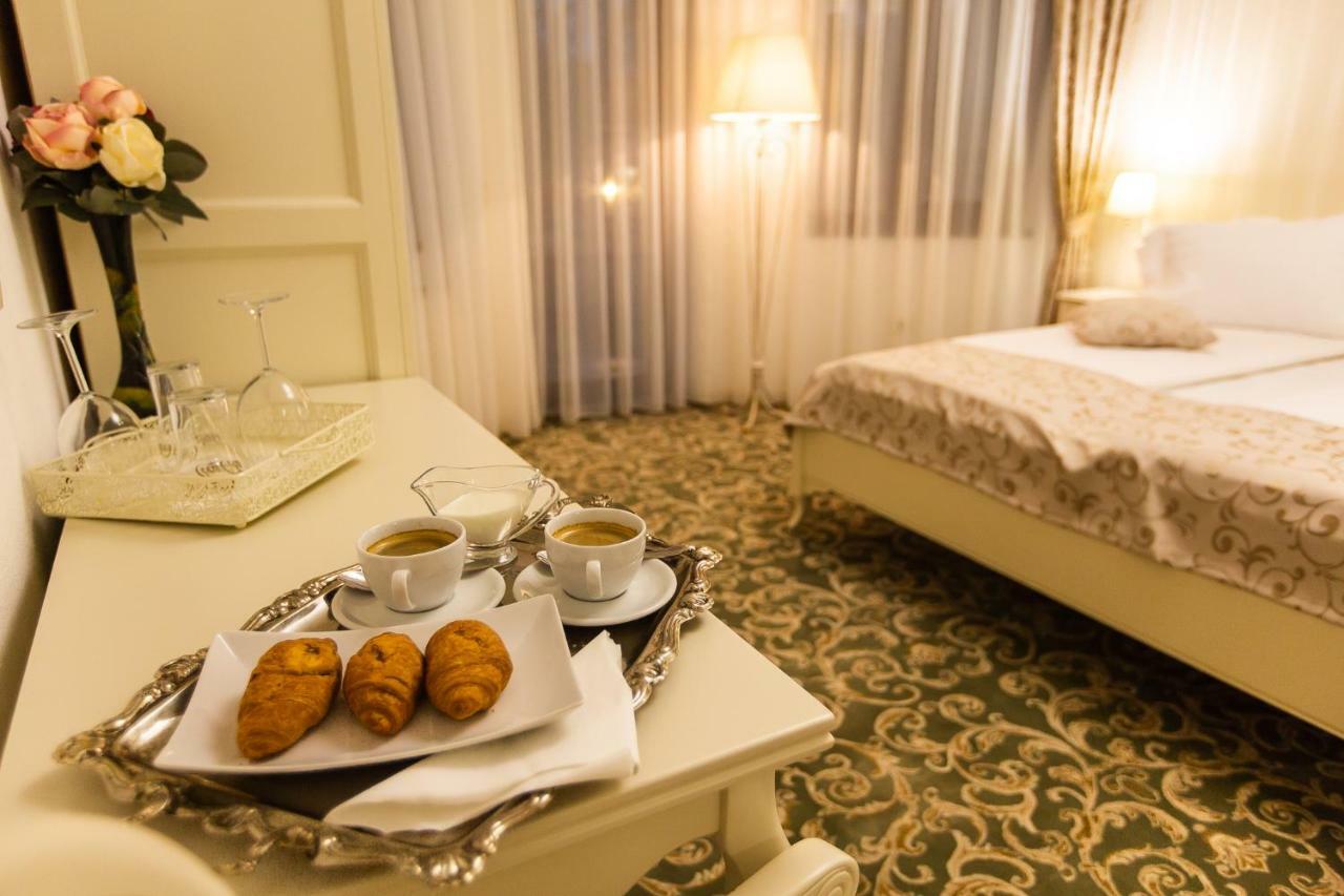 Ave, Alba! Hotel Alba Iulia Eksteriør billede